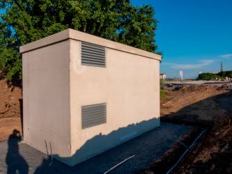 Pochozí trafostanice z pohledového betonu Brandýs nad Labem